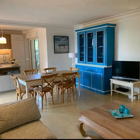 T4 3chambres, Jardin, Piscine Chauffee Proche De La Lägenhet