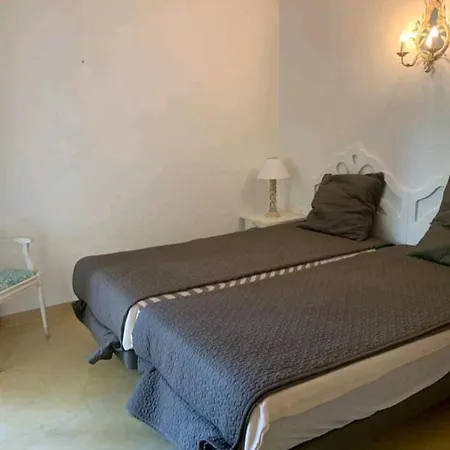 Lägenhet T4 3chambres, Jardin, Piscine Chauffee Proche De La *