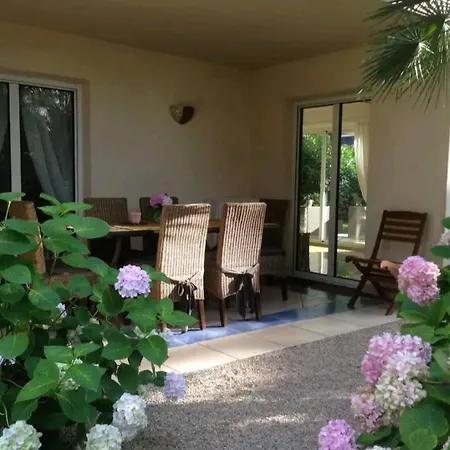 T4 3chambres, Jardin, Piscine Chauffee Proche De La Lägenhet *