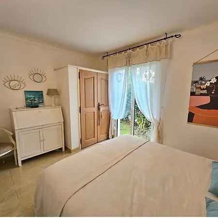 T4 3chambres, Jardin, Piscine Chauffee Proche De La Lägenhet