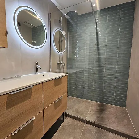 Διαμέρισμα T4 3chambres, Jardin, Piscine Chauffee Proche De La Αντίμπ